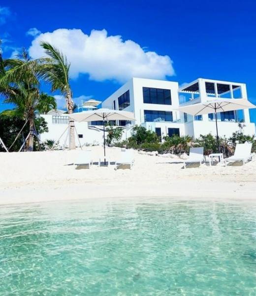 Villa Cielo is a luxury four-bedroom villa located in Chalk Sound in Turks and Caicos. This Turks and Caicos villa is an exceptional property with host of cutting edge features, winding down to its own stretch of private beach. Villa Cielo features double height picture windows that ensure the dramatic island views are front and center. ...
